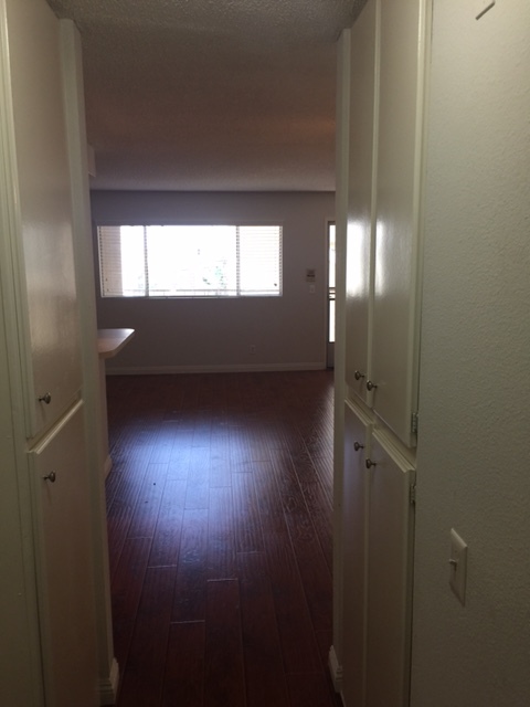 2 beds, 2 baths, 700 sqft, $2,500