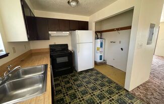 2 beds, 1 bath, $900, Unit 2