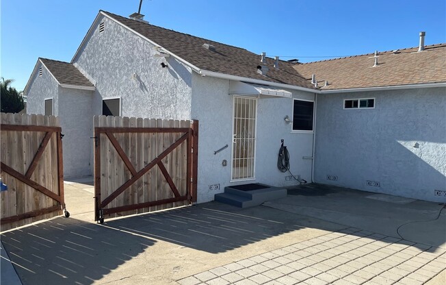 4 beds, 2 baths, 1,500 sqft, $5,000