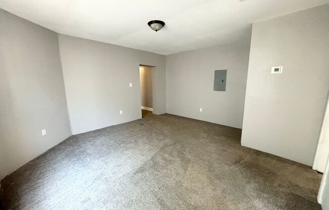 2 beds, 1 bath, 700 sqft, $1,100, Unit Unit 1