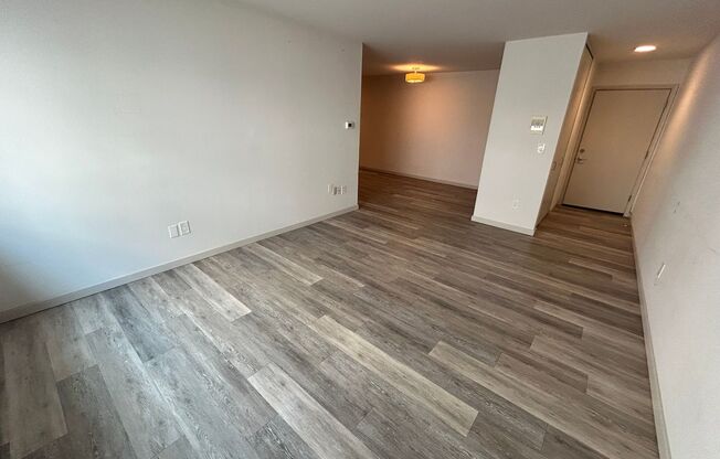 2 beds, 1 bath, $1,350, Unit 115