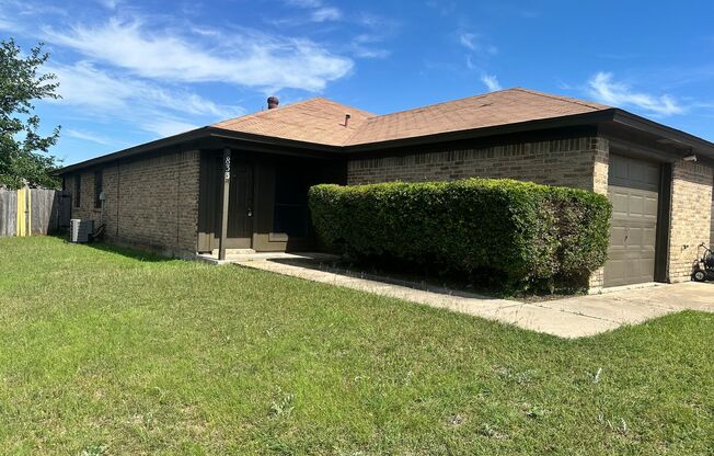 Coming Soon! Nice 2 Bedroom, 2 Full Bath Duplex Located in Saginaw.