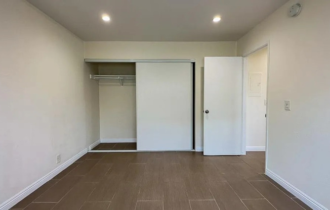 2 beds, 1 bath, $2,450, Unit 4