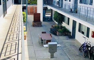 1027 Cedar Ave