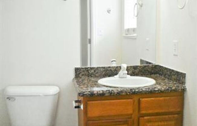 3 beds, 2 baths, 1,090 sqft, $1,595, Unit C