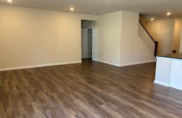 7136 MAPLE RUN CIR
