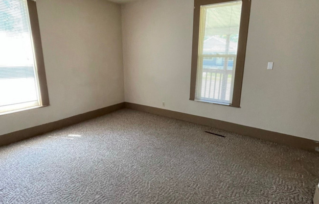 4 beds, 1 bath, 1,260 sqft, $1,475, Unit NI315X