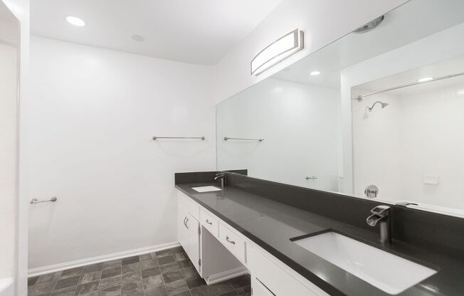 3 beds, 2 baths, 1,300 sqft, $3,698, Unit 202