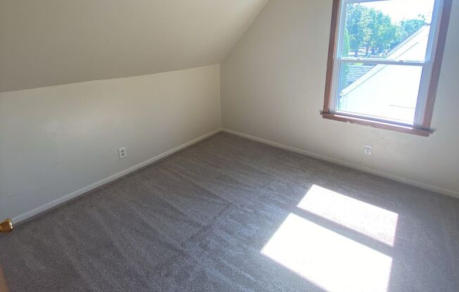 4 beds, 1 bath, $1,999