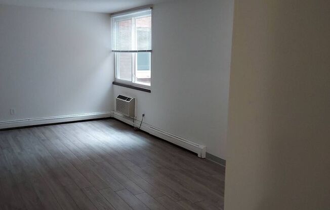 1 bed, 1 bath, 550 sqft, $1,289, Unit 131