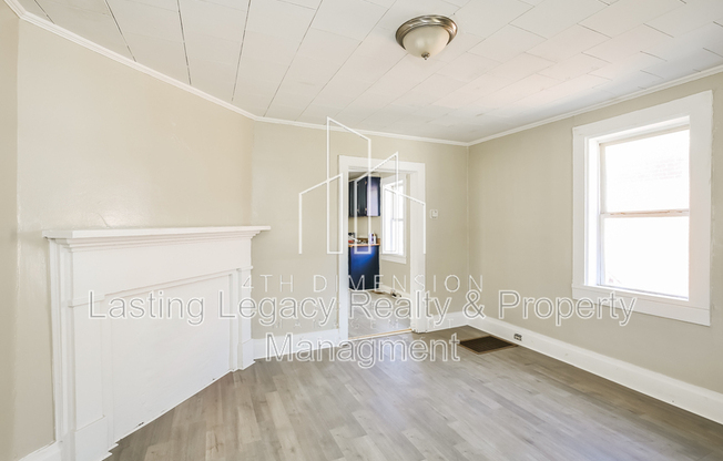 438 W 24 ST