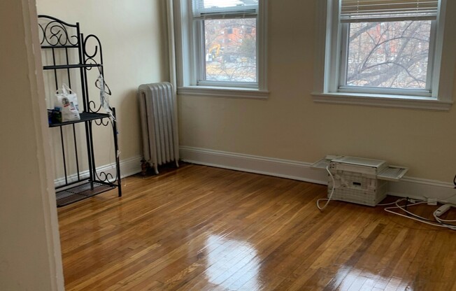 2 beds, 1 bath, 600 sqft, $2,600, Unit 4