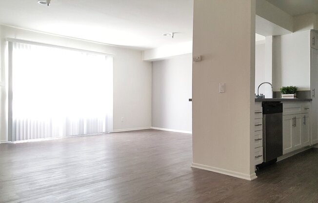1 bed, 1 bath, 650 sqft, $2,475, Unit 8555-211