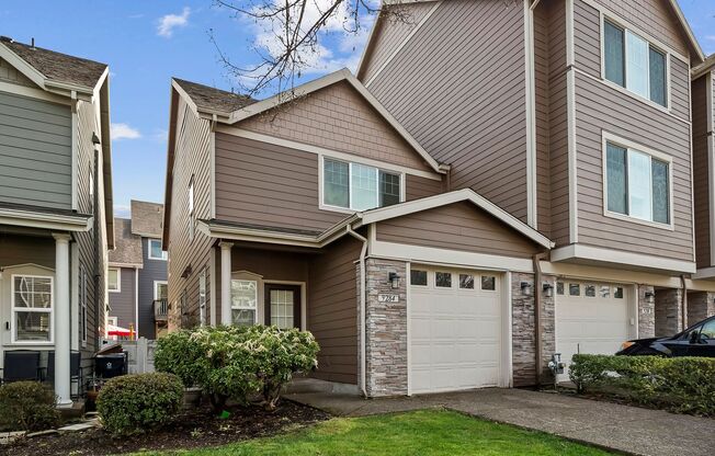 3 Bed/ 3bath Townhome + 1 Car Garage + W/D + Fenced Patio/Yard!