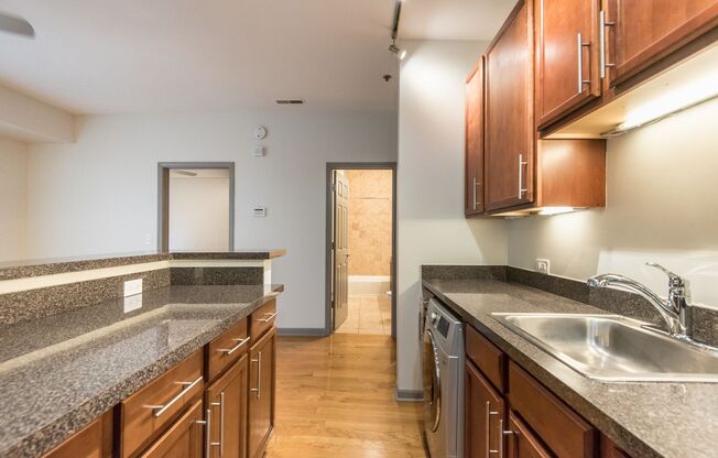 1 bed, 1 bath, $1,625, Unit H4