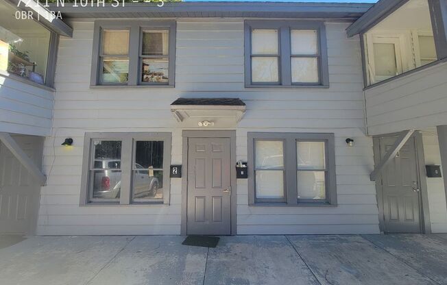 7211 N 10 ST