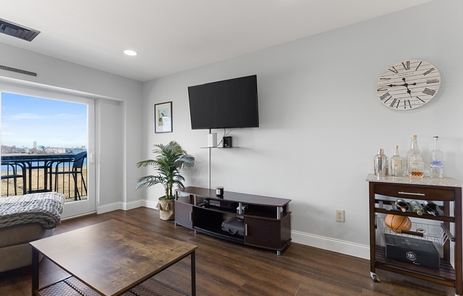 1 bed, 1 bath, 644 sqft, $2,400, Unit 407