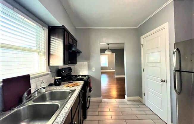 2 beds, 1 bath, 1,044 sqft, $1,350, Unit 1307.5 n. klein