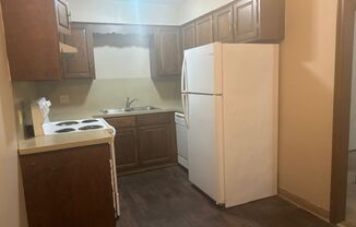 2 beds, 1 bath, 900 sqft, $990, Unit #14