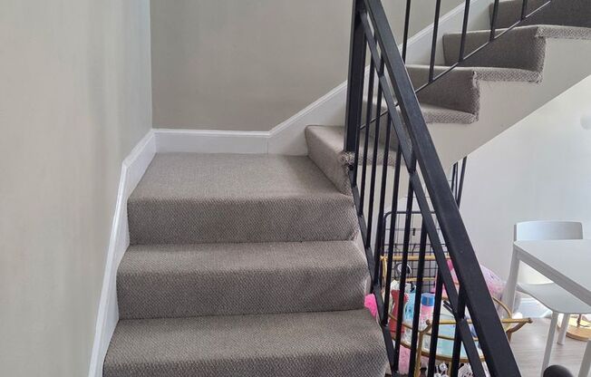 2 beds, 2 baths, $4,400, Unit 7