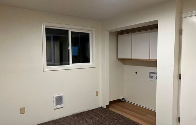 3 beds, 1 bath, 925 sqft, $1,495, Unit 7680