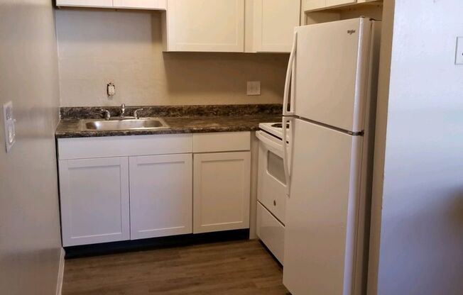 2 beds, 1 bath, 800 sqft, $1,195, Unit 415