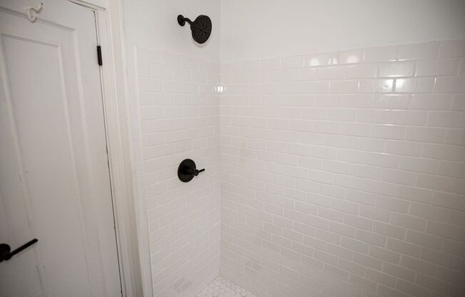 1 bed, 1 bath, 600 sqft, $899, Unit Unit 412