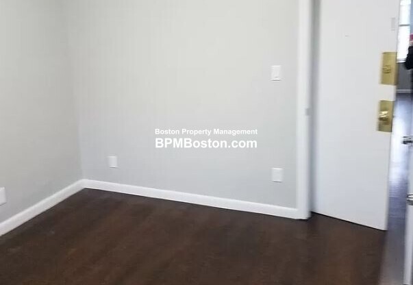 1 bed, 1 bath, 999 sqft, $1,800, Unit 3