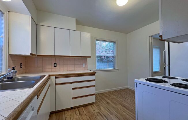 2 beds, 1 bath, $2,400