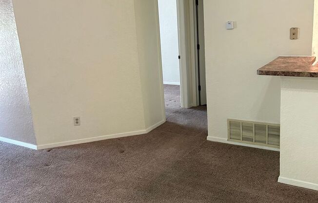 1 bed, 1 bath, 758 sqft, $855, Unit 27