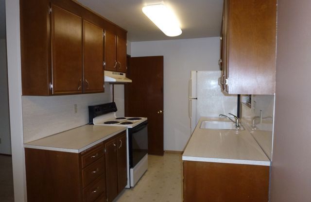 03) 4901 Phinney