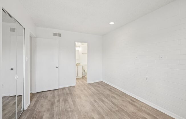 2 beds, 2 baths, 935 sqft, $1,299, Unit W206