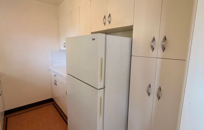 2 beds, 1 bath, 695 sqft, $1,595, Unit 711 - 3