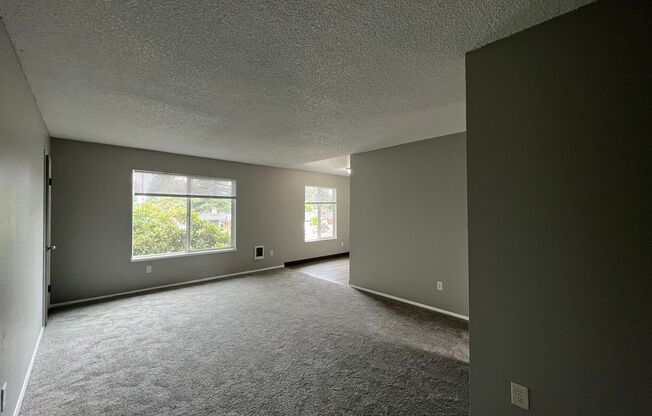 2 beds, 1 bath, 840 sqft, $1,300, Unit 687