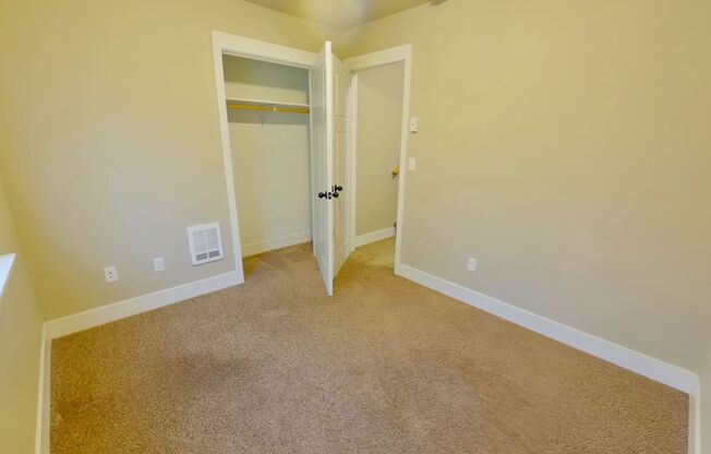 3 beds, 2.5 baths, $2,250, Unit 5