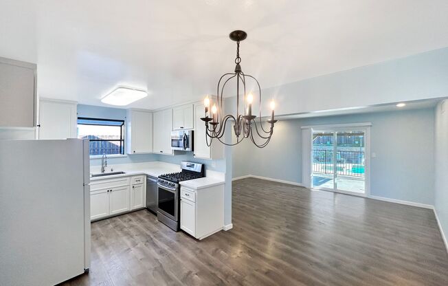 Stunning 3BD/1.5 BA W/ Attached Garage & Private Pool in Lake Murray