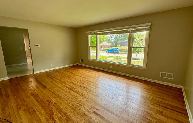 1436 Plymouth SE- Corner lot, Laundry, Garage. OPEN HOUSE 7/24 4-6pm