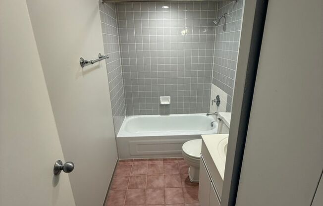 1 bed, 1 bath, $2,000, Unit 308