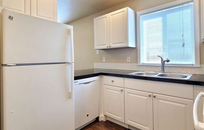 3 beds, 1.5 baths, 900 sqft, $1,925, Unit Unit A