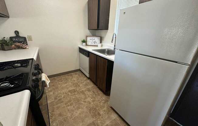 Clearwater Square Apartments in Kennewick, Washington Kitchen