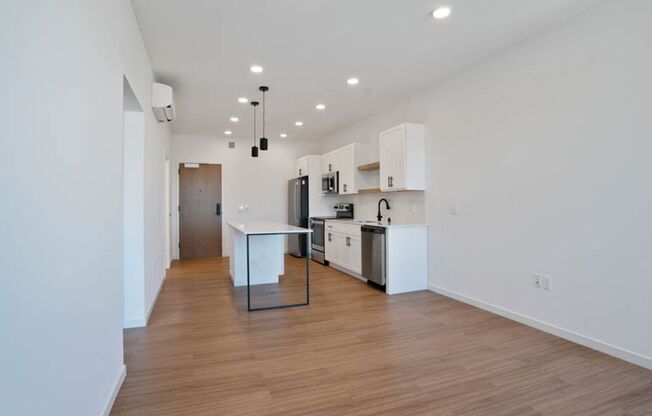 1 bed, 1 bath, 629 sqft, $1,675, Unit 512