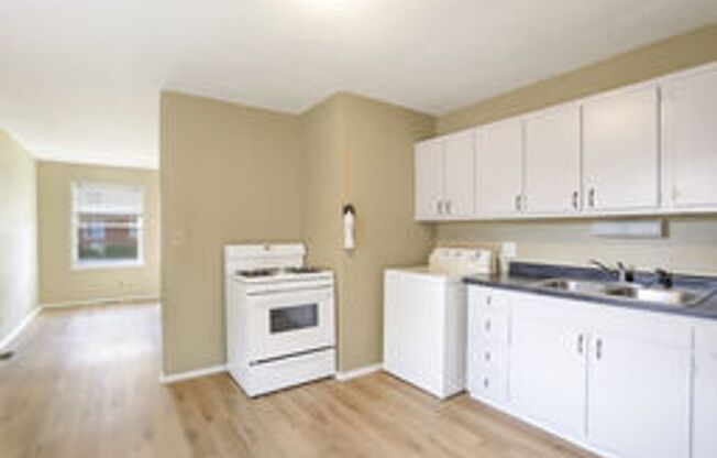 2 beds, 1 bath, $1,175, Unit 210