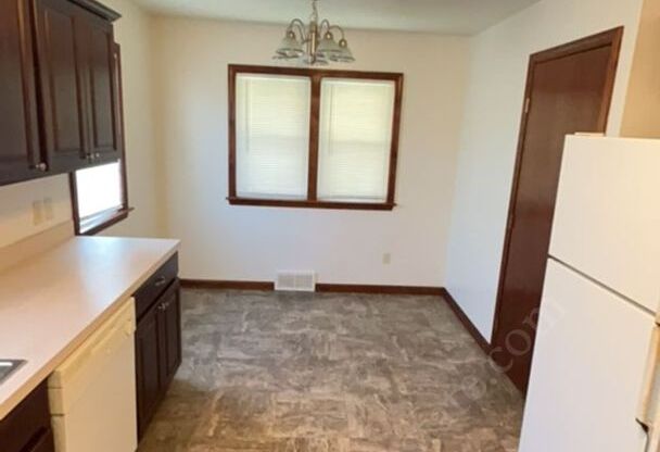 Welcome to this charming 2 bedroom, 1 bathroom home located in Toledo, OH.