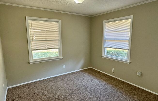 3 beds, 1 bath, $995