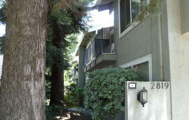 Charming 1 bedroom, 1 bath, 650SF, upstairs unit, apartment in a quiet complex!