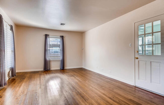 2 beds, 1 bath, $1,900