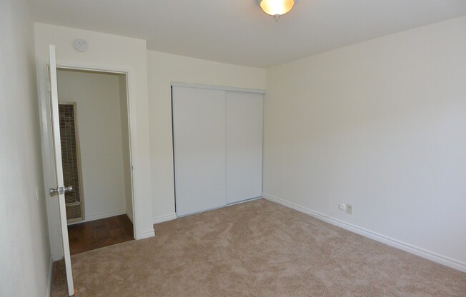 3 beds, 1.5 baths, $2,700, Unit 2214-4