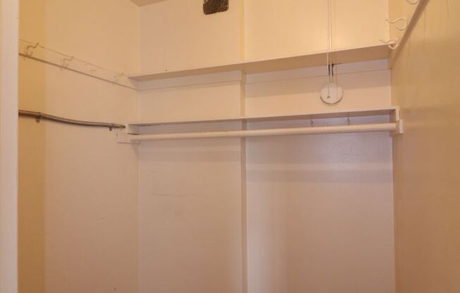 Studio, 1 bath, 350 sqft, $1,100, Unit Q