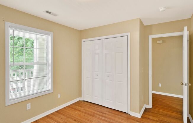 Spacious 3 Bedroom Condo- Close to NCSU and Downtown Raleigh! Available July 10th!