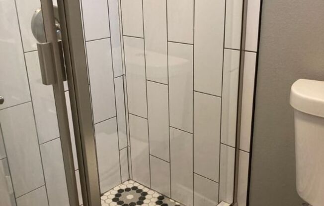 2 beds, 1 bath, 850 sqft, $1,375, Unit 1213 - 16